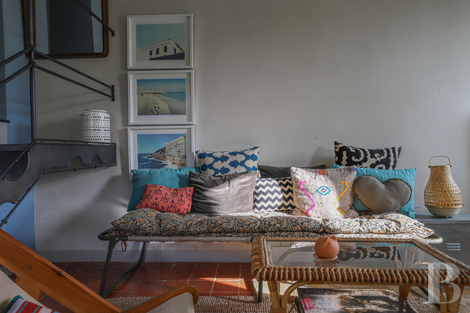 Dans les Alpes-de-Haute-Provence, au sud de Forcalquier, une maison de village traditionnelle et audacieuse - photo  n°46